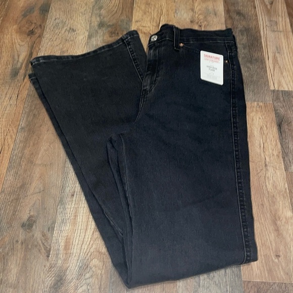 Signature by Levi Strauss Denim - Levi Signature high Rise Flare.  Vintage-Inspired.  NWT.  Size 2/W26.